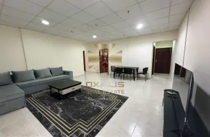 Apartment - 2 Bedrooms - 1 Bathroom for rent in Al Zubair Bakkar Street - Al Sadd - Doha