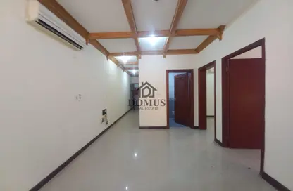 Apartment - 2 Bedrooms - 1 Bathroom for rent in Umm Ghwailina Comm - Umm Ghuwalina - Umm Ghuwailina - Doha
