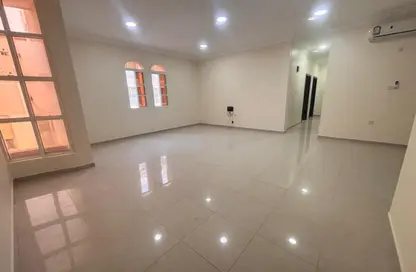Apartment - 2 Bedrooms - 2 Bathrooms for rent in Al Nasr Street - Al Nasr - Doha
