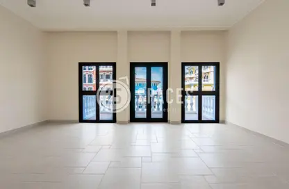 Apartment - 1 Bedroom - 2 Bathrooms for rent in Carnaval - Qanat Quartier - The Pearl Island - Doha