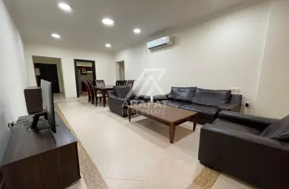 Living / Dining Room image for: Apartment - 2 Bedrooms - 2 Bathrooms for rent in Fereej Bin Mahmoud South - Fereej Bin Mahmoud - Doha, Image 1