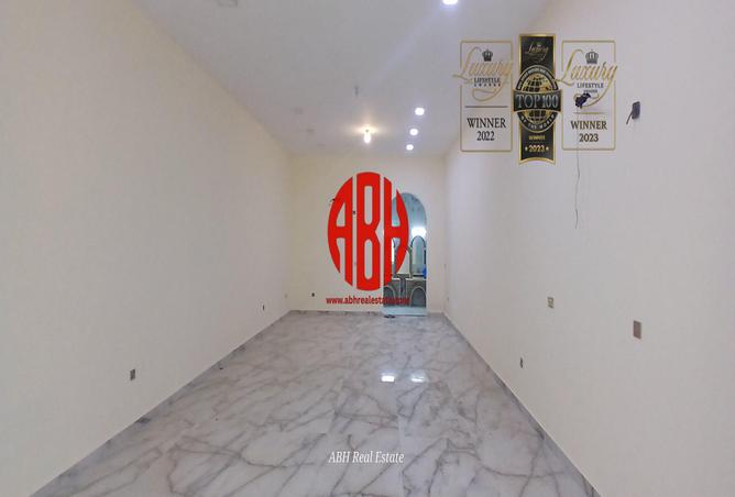 982193 - Property Image 3