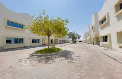 Compound - 3 Bedrooms - 5 Bathrooms for rent in Umm Al Seneem Street - Ain Khaled - Doha