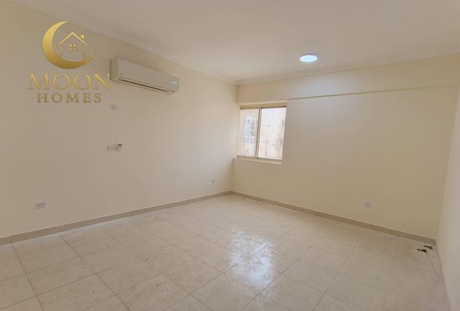 987688 - Property Image 3