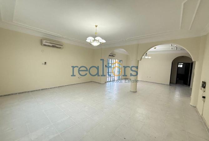 947203 - Property Image 2