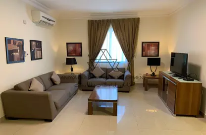 Apartment - 2 Bedrooms - 2 Bathrooms for rent in Umm Ghuwalina - Umm Ghuwailina - Doha