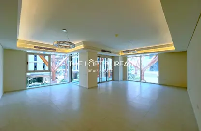 Apartment - 3 Bedrooms - 5 Bathrooms for rent in Crystal Residence - The Pearl Island - Doha