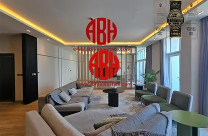 Penthouse - 3 Bedrooms - 4 Bathrooms for rent in Floresta Gardens - Floresta Gardens - The Pearl Island - Doha