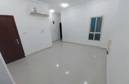 Apartment - 2 Bedrooms - 2 Bathrooms for rent in Bin Omran 35 - Fereej Bin Omran - Doha