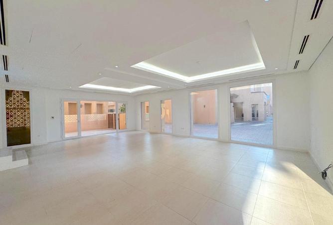 988181 - Property Main Image