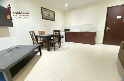 Apartment - 1 Bedroom - 1 Bathroom for rent in Umm Ghwailina Comm - Umm Ghuwalina - Umm Ghuwailina - Doha