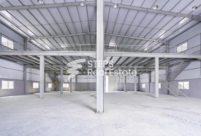 Warehouse - Studio - 3 Bathrooms for rent in East Industrial Street - Birkat Al Awamer - Al Wakra