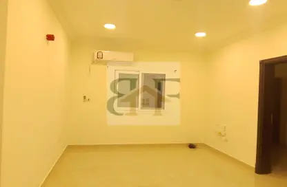 شقة - 2 غرف نوم - 2 حمامات للايجار في 35 بن عمران - فريج بن عمران - الدوحة