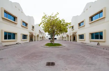 Compound - 3 Bedrooms - 4 Bathrooms for rent in Umm Al Seneem Street - Ain Khaled - Doha