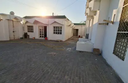 Villa - 7 Bedrooms - 7+ Bathrooms for rent in Al Luqta - Al Luqta - Doha