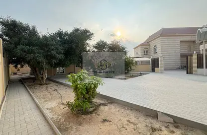 فيلا - 8 غرف نوم - 8 حمامات للايجار في بني هاجر - الريان - الدوحة