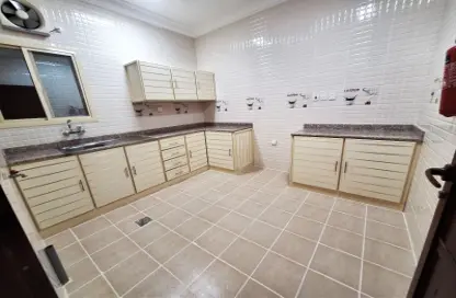 Apartment - 2 Bedrooms - 3 Bathrooms for rent in Al Mansoura - Al Mansoura - Doha