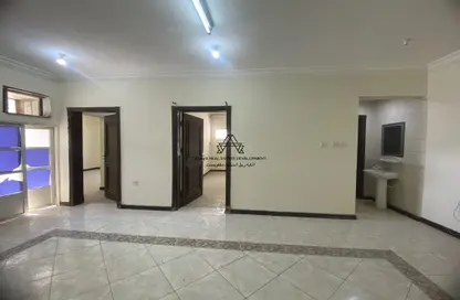 شقة - 2 غرف نوم - 2 حمامات للايجار في فريج بن محمود - الدوحة