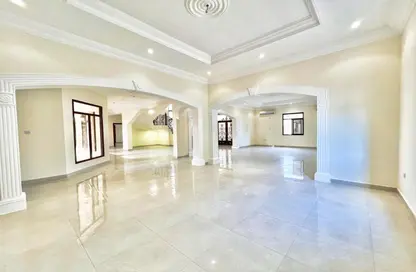 Villa - 5 Bedrooms - 4 Bathrooms for rent in South Gate - West Bay Lagoon - Doha