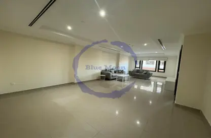 Empty Room image for: Apartment - 1 Bedroom - 2 Bathrooms for rent in East Porto Drive - Porto Arabia - The Pearl Island - Doha, Image 1