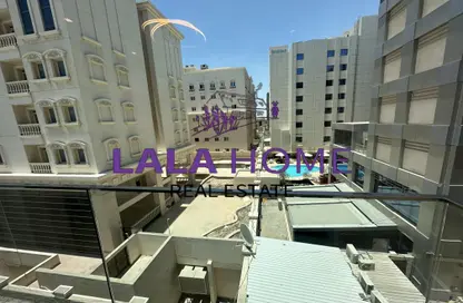 Apartment - 1 Bedroom - 2 Bathrooms for rent in Ramada Commercial Building - Al Rawabi Street - Al Muntazah - Doha