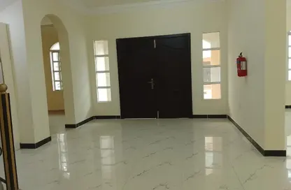 Apartment - 5 Bedrooms - 4 Bathrooms for rent in Umm Al Seneem Street - Ain Khaled - Doha