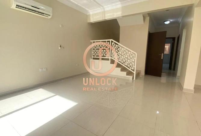 1003812 - Property Image 2