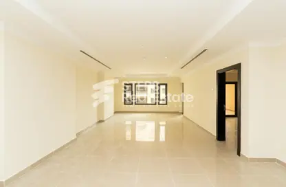 Apartment - 1 Bedroom - 2 Bathrooms for rent in West Porto Drive - Porto Arabia - The Pearl Island - Doha
