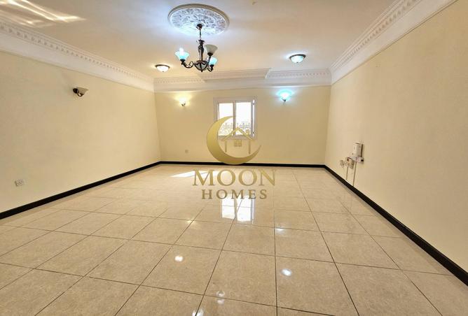 972032 - Property Image 2