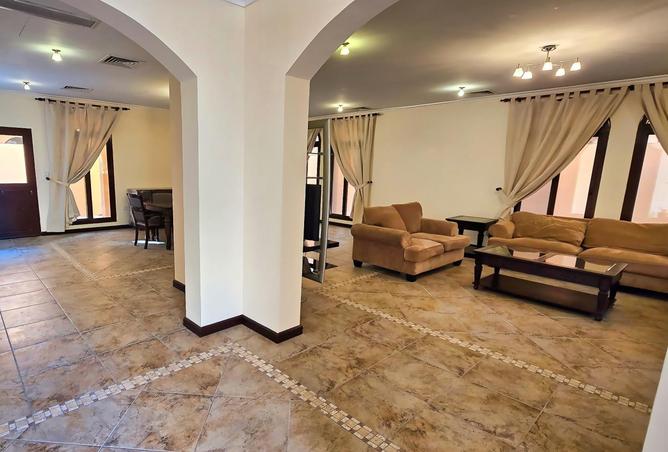 915980 - Property Image 3
