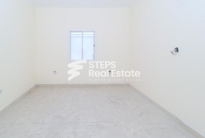933402 - Property Image 3
