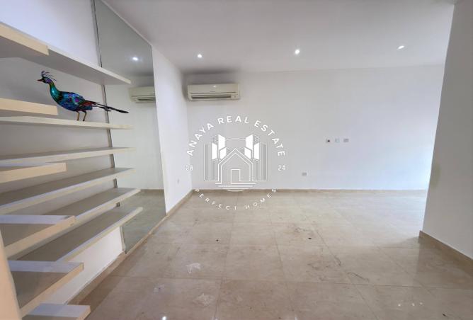 998390 - Property Image 2