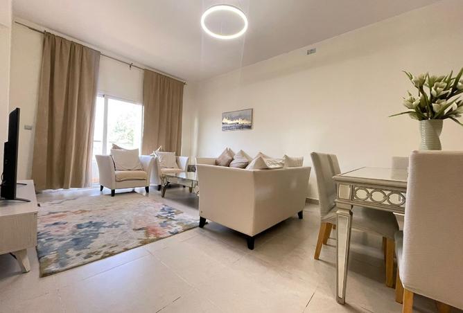 976198 - Property Image 2