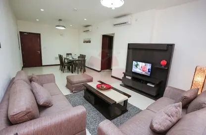 Living / Dining Room image for: Apartment - 3 Bedrooms - 3 Bathrooms for rent in Les Roses Executive Apartments 3 - Al Mansoura - Doha, Image 1