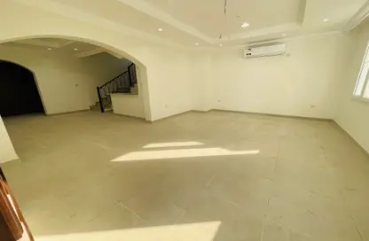 فيلا - 6 غرف نوم - 5 حمامات للايجار في شارع الدانة - مريخ - المريخ - الدوحة