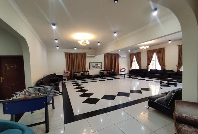 985713 - Property Image 2