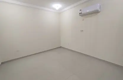 Apartment - 3 Bedrooms - 2 Bathrooms for rent in Bin Omran - Fereej Bin Omran - Doha