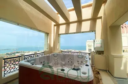 (بنتهاوس  (روف - 5 غرف نوم - 5 حمامات للايجار في فيفا بحرية شرق - فيفا بحرية - جزيرة اللؤلؤة - الدوحة