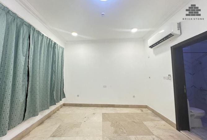 932805 - Property Image 3