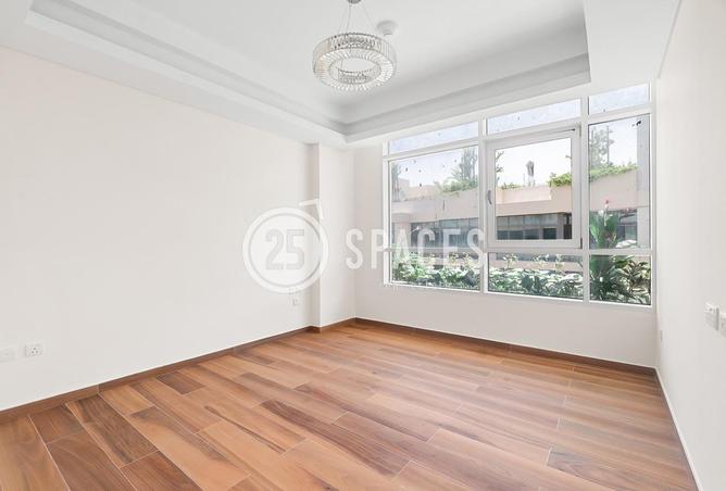 963352 - Property Image 2