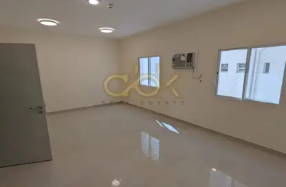 سكن الموظفين - استوديو - 8 حمامات للايجار في أم صلال علي - أم صلال على - الدوحة