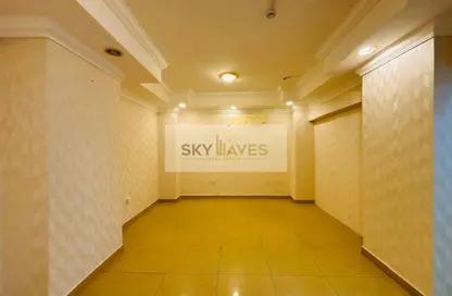 Office Space - Studio - 2 Bathrooms for rent in Al Aqaria Tower - Old Salata - Salata - Doha