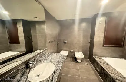 Apartment - 1 Bedroom - 2 Bathrooms for rent in West Porto Drive - Porto Arabia - The Pearl Island - Doha