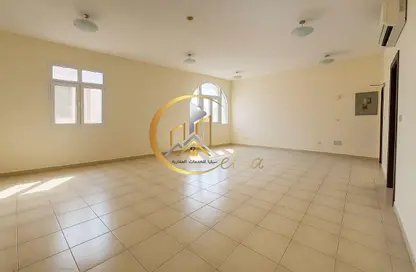 شقة - 3 غرف نوم - 3 حمامات للايجار في شارع النجمة - طريق المطار القديم - الدوحة