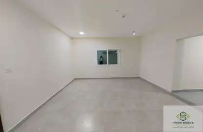 شقة - 2 غرف نوم - 2 حمامات للايجار في فريج بن عمران - الدوحة