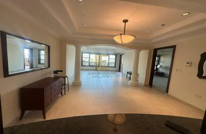 Townhouse - 2 Bedrooms - 3 Bathrooms for rent in Tower 6 - Porto Arabia - The Pearl Island - Doha