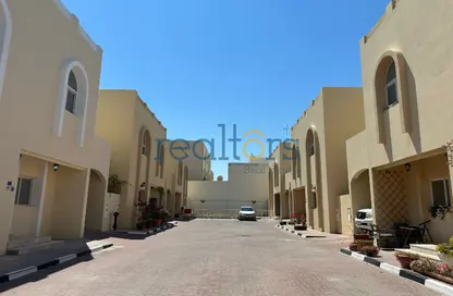 مجمع سكني - 4 غرف نوم - 4 حمامات للايجار في شارع الحضارة - الثمامة - الدوحة