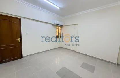 Apartment - 2 Bedrooms - 2 Bathrooms for rent in Thabit Bin Zaid Street - Al Mansoura - Doha