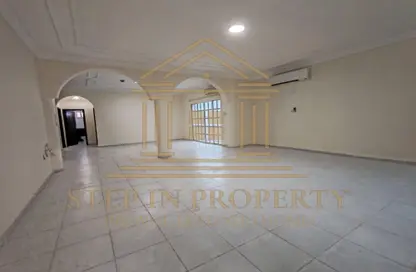 Villa - 5 Bedrooms - 4 Bathrooms for rent in Al Hadara Street - Al Thumama - Doha