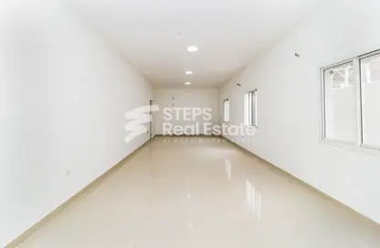 سكن عمال - استوديو للايجار في شارع الصناعية الشرقي - بركة العوامر - الوكرة